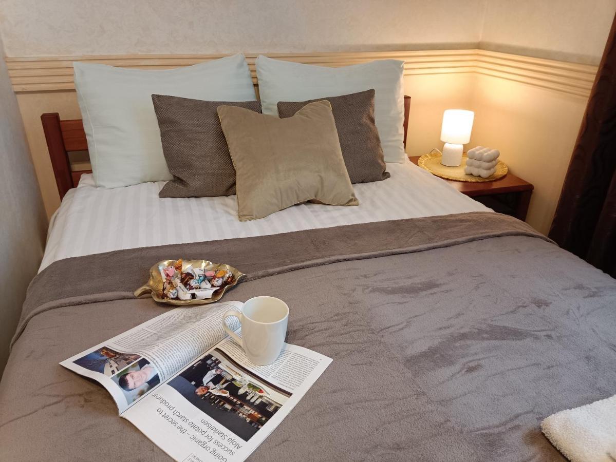 Old Town Retreat With Stunning Views 2 Bedroom Apartment Nearby The Church Of Saint Peter Riga Exterior photo